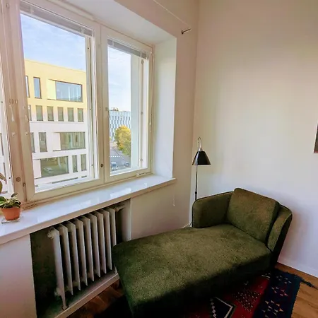 Artistic 2-bedroom Full Of Light Apartment Helsinki